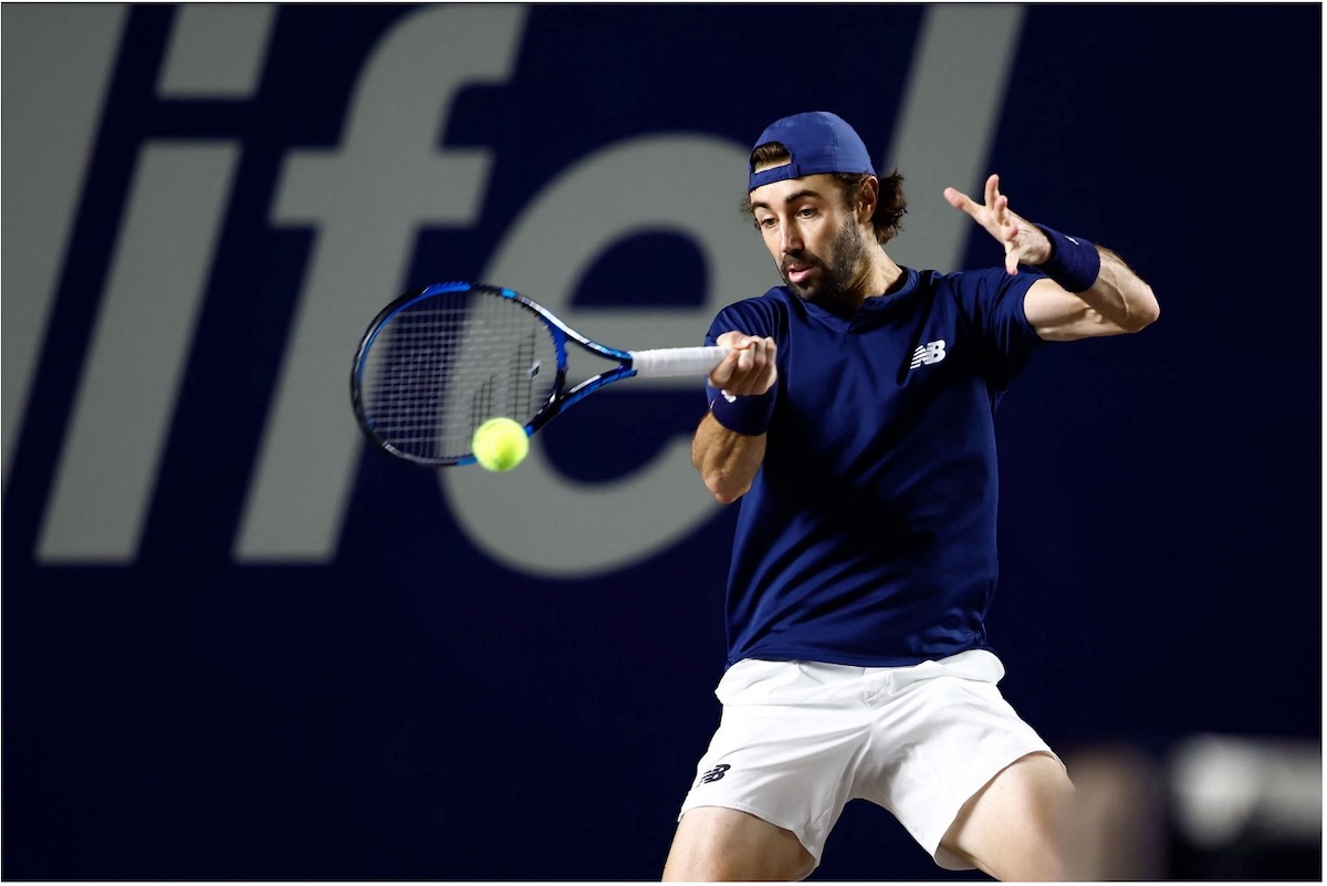 Jordan Thompson in action during the 2024 ATP Los Cabos Tennis Open, where he clinched his first ATP Tour singles title. Image Credit: Mextenis