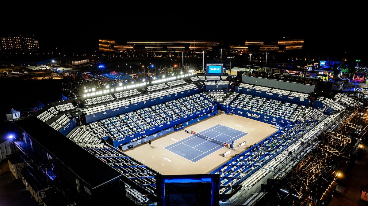 Night view of the main stadium at the Cabo Sports Complex during the ATP Los Cabos Tennis Open. Image Credit: Mextenis.
